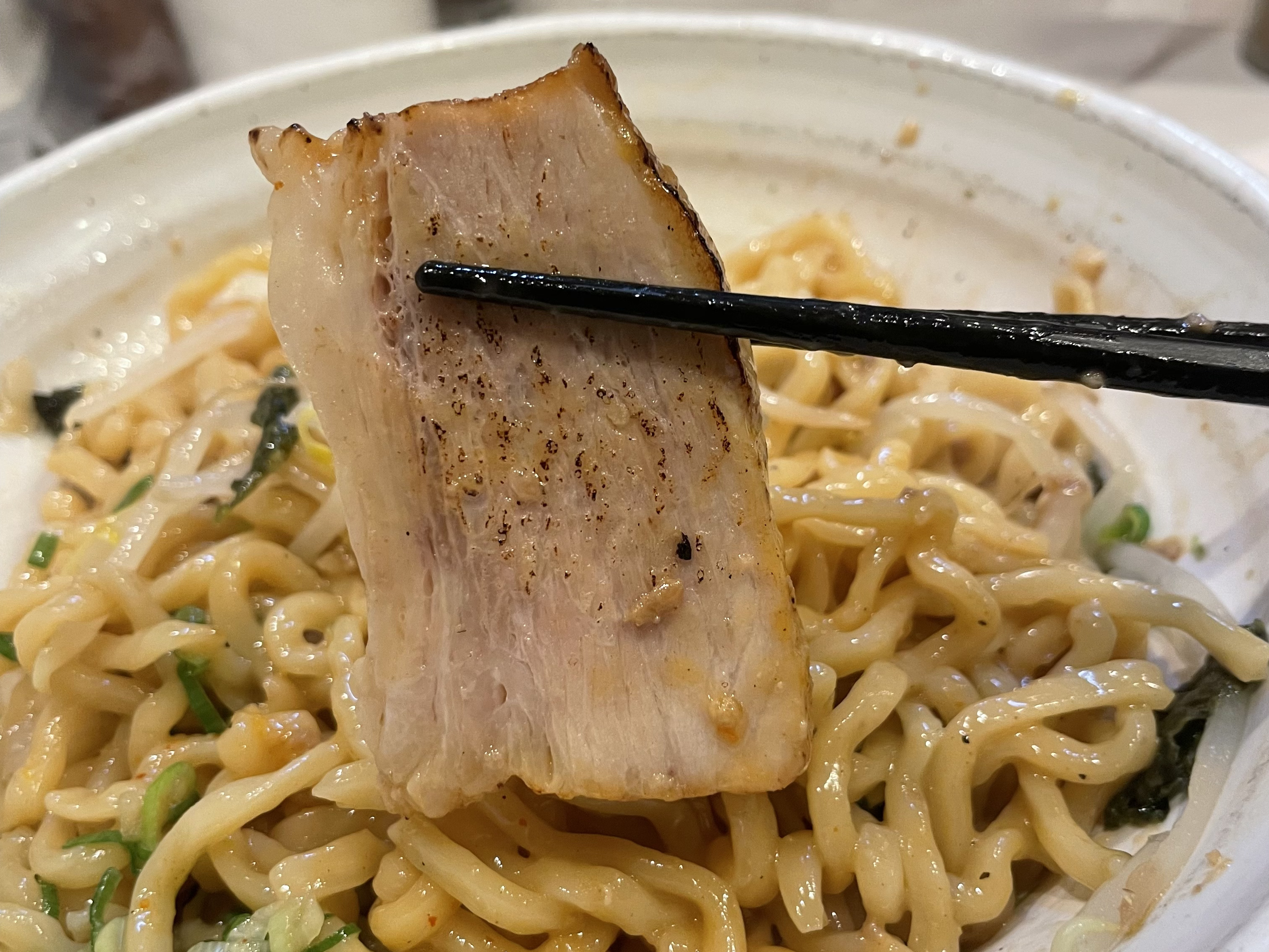 取材当時の豚肉と混ぜた太い麺