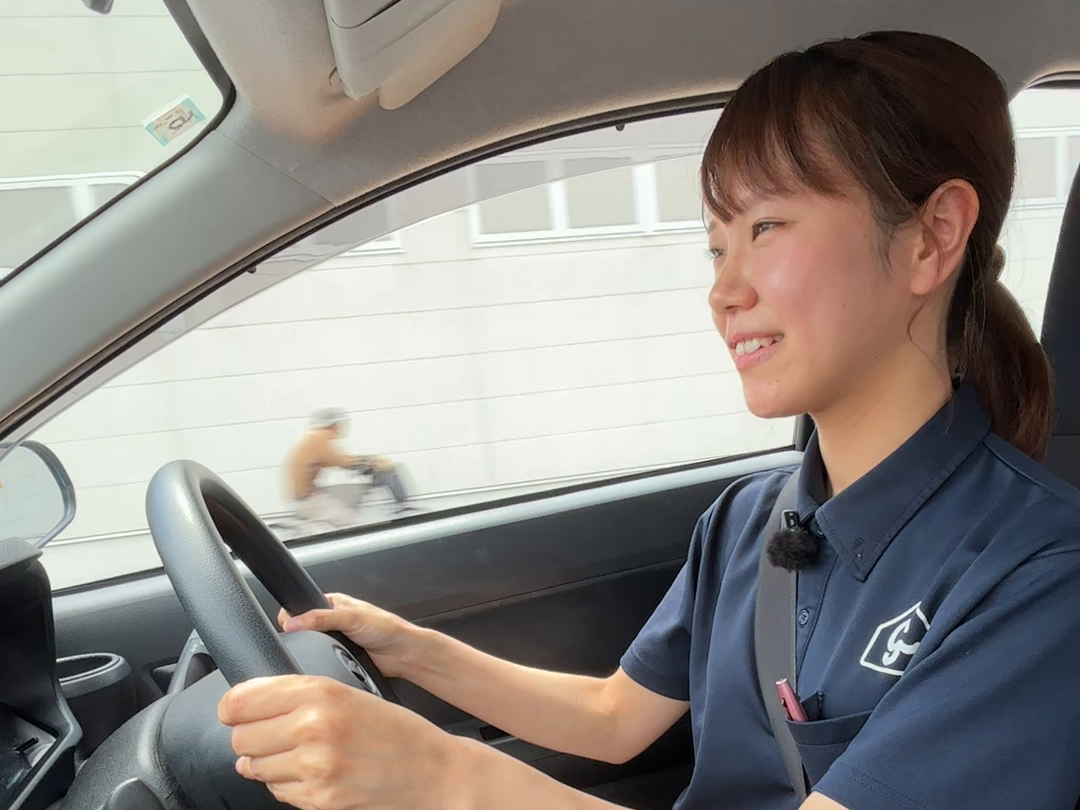 取材時の車内でのスタッフ