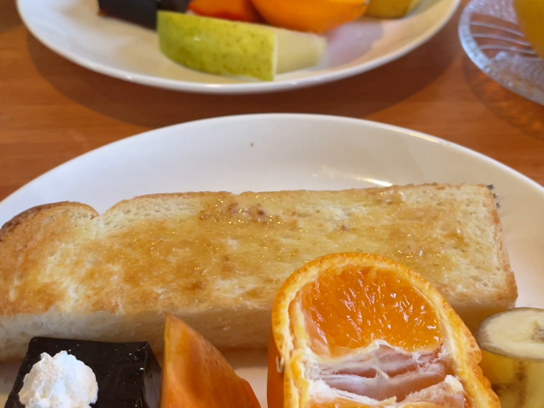 取材時のフルーツ付きモーニング